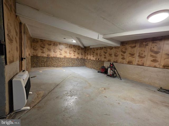 318 S WASHINGTON ST, Berkeley Springs, WV 25411