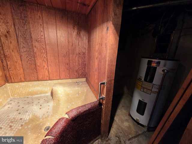 318 S WASHINGTON ST, Berkeley Springs, WV 25411