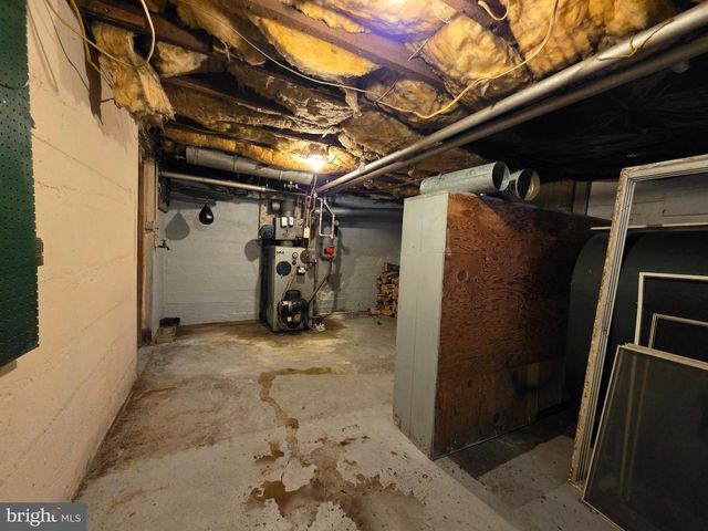 318 S WASHINGTON ST, Berkeley Springs, WV 25411