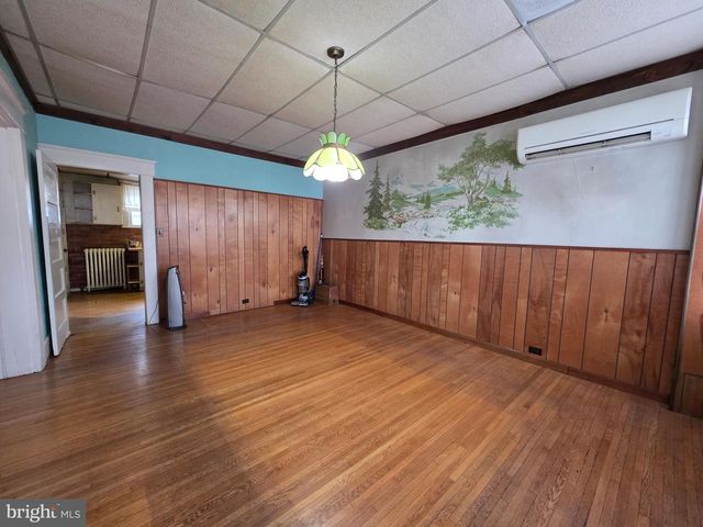 318 S WASHINGTON ST, Berkeley Springs, WV 25411