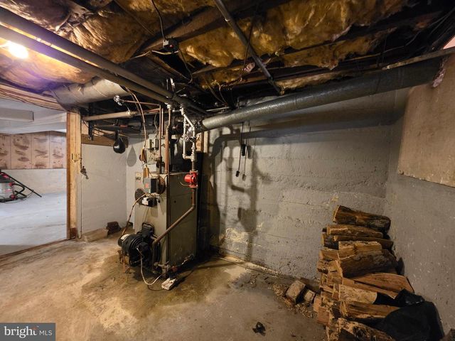 318 S WASHINGTON ST, Berkeley Springs, WV 25411