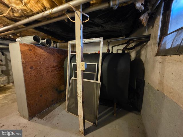 318 S WASHINGTON ST, Berkeley Springs, WV 25411