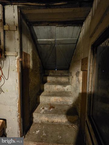 318 S WASHINGTON ST, Berkeley Springs, WV 25411