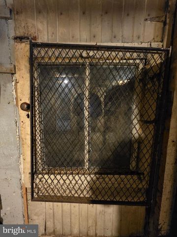 318 S WASHINGTON ST, Berkeley Springs, WV 25411