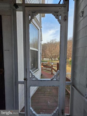 318 S WASHINGTON ST, Berkeley Springs, WV 25411