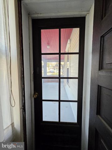 318 S WASHINGTON ST, Berkeley Springs, WV 25411