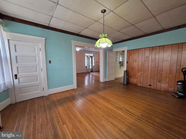 318 S WASHINGTON ST, Berkeley Springs, WV 25411