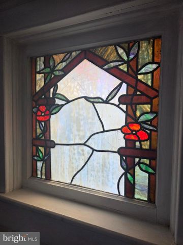 318 S WASHINGTON ST, Berkeley Springs, WV 25411