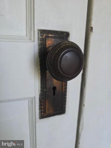 318 S WASHINGTON ST, Berkeley Springs, WV 25411