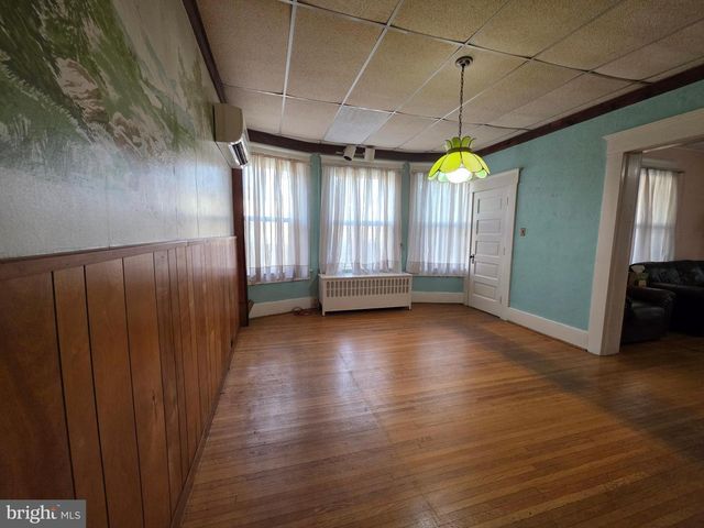 318 S WASHINGTON ST, Berkeley Springs, WV 25411