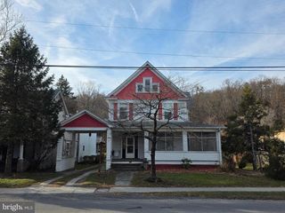 318 S WASHINGTON ST, Berkeley Springs, WV 25411