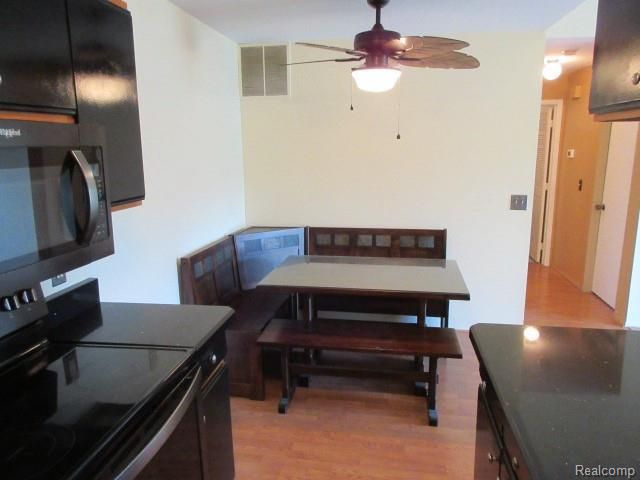 24056 Middlebelt Road 20, Farmington Hills, MI 48336