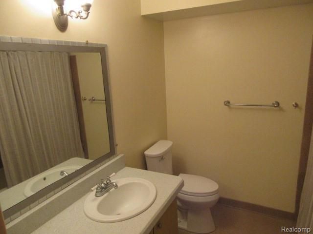 24056 Middlebelt Road 20, Farmington Hills, MI 48336
