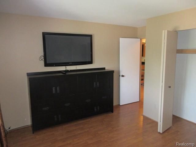 24056 Middlebelt Road 20, Farmington Hills, MI 48336