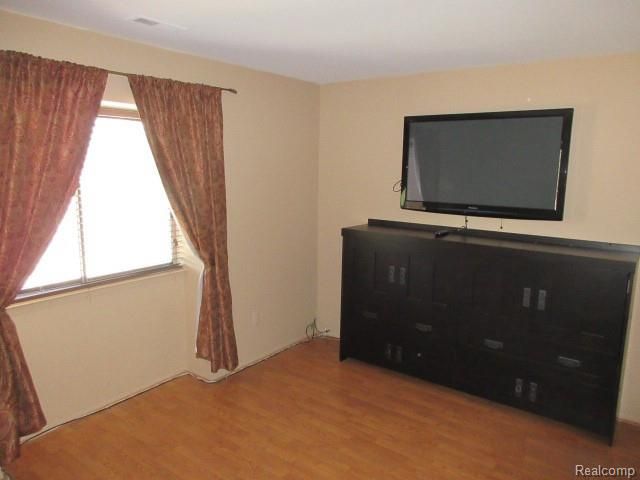 24056 Middlebelt Road 20, Farmington Hills, MI 48336