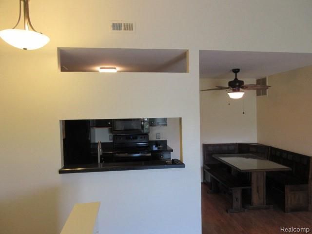 24056 Middlebelt Road 20, Farmington Hills, MI 48336