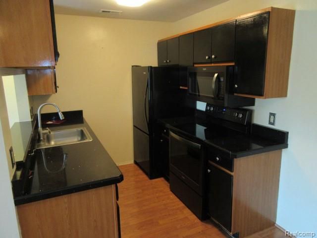 24056 Middlebelt Road 20, Farmington Hills, MI 48336