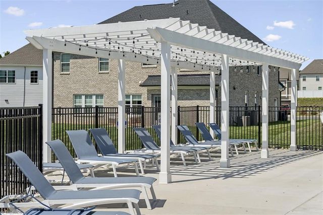 4562 Hanes Lake Drive, Winston-salem, NC 27106