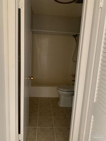 1200 Shoreline Dr 402, Gulf Breeze, FL 32561