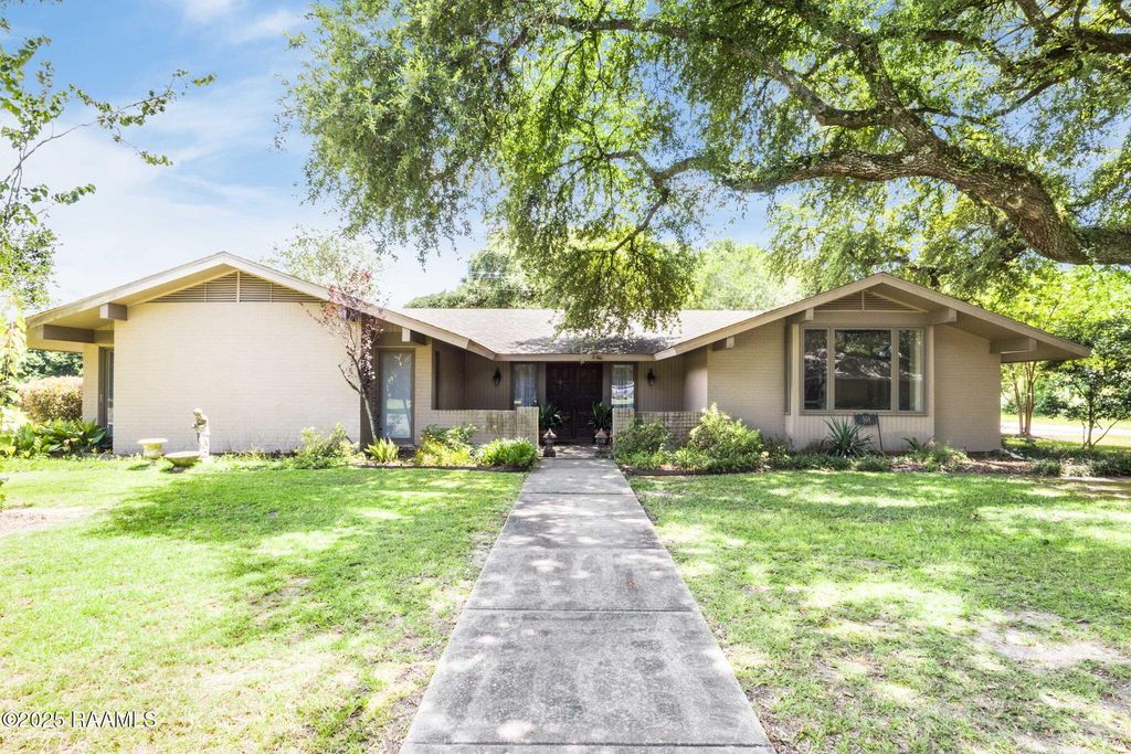 504 Demoncherveaux Boulevard, Ville Platte, LA 70586