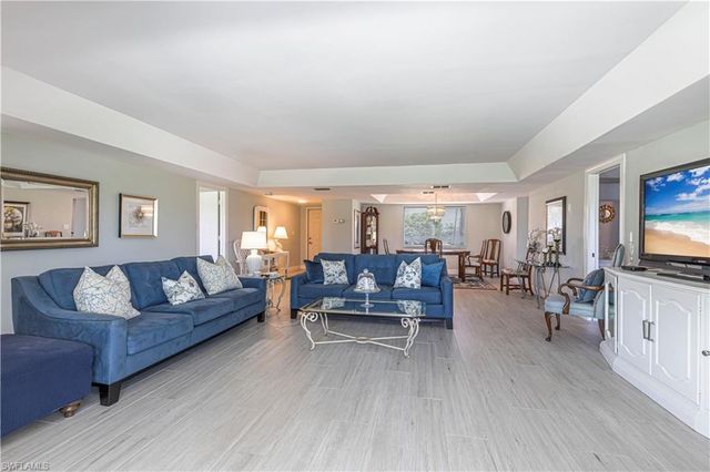 213 MEMORY LN # 4, Naples, FL 34112