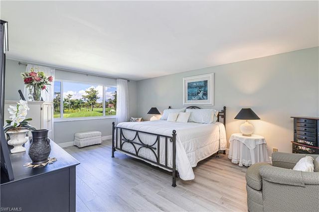 213 MEMORY LN # 4, Naples, FL 34112