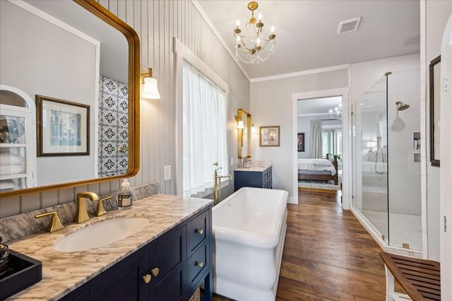 859 E Glenn Street, Bellville, TX 77418