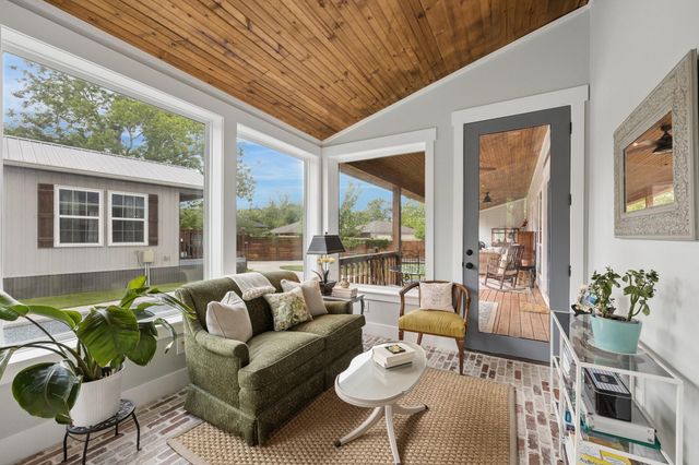 859 E Glenn Street, Bellville, TX 77418