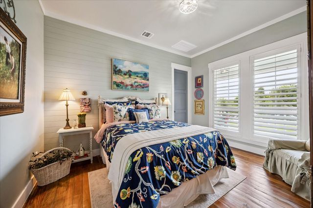 859 E Glenn Street, Bellville, TX 77418