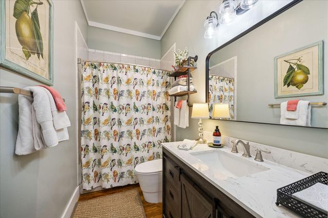 859 E Glenn Street, Bellville, TX 77418
