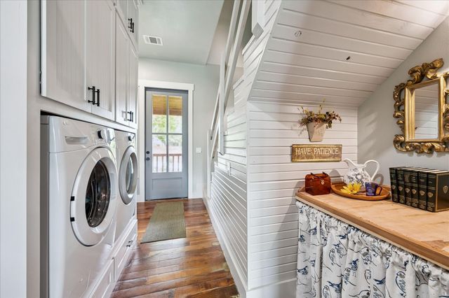 859 E Glenn Street, Bellville, TX 77418