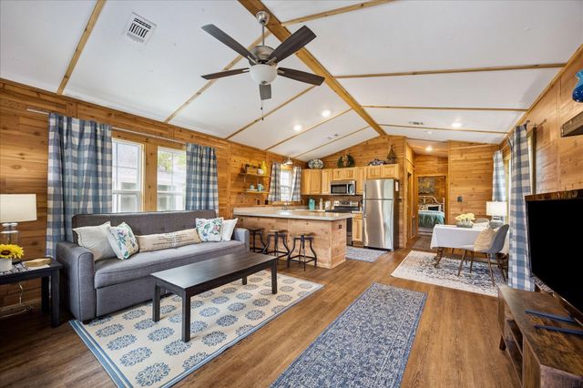 859 E Glenn Street, Bellville, TX 77418