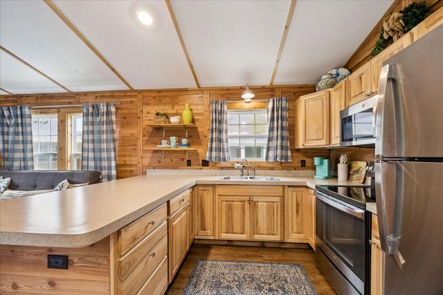 859 E Glenn Street, Bellville, TX 77418