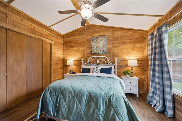 859 E Glenn Street, Bellville, TX 77418