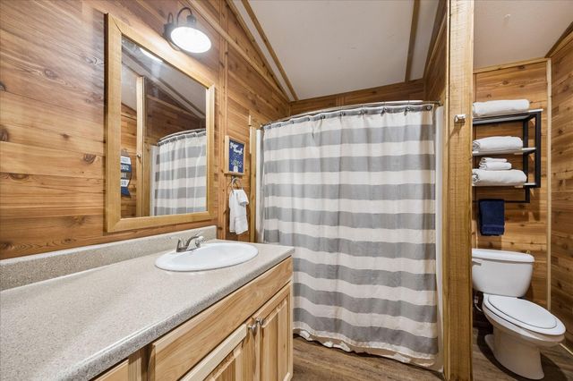 859 E Glenn Street, Bellville, TX 77418