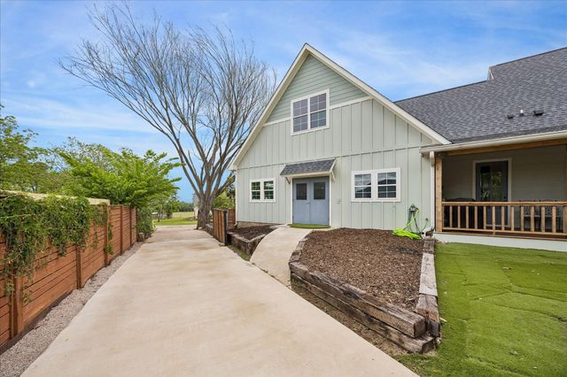 859 E Glenn Street, Bellville, TX 77418