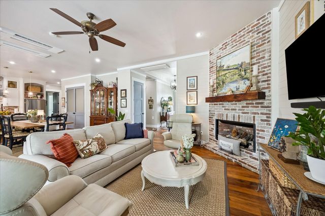 859 E Glenn Street, Bellville, TX 77418