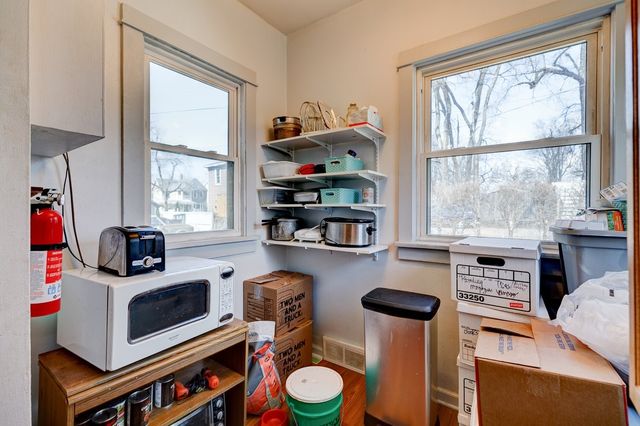 810 E Washington Avenue, Des Moines, IA 50316