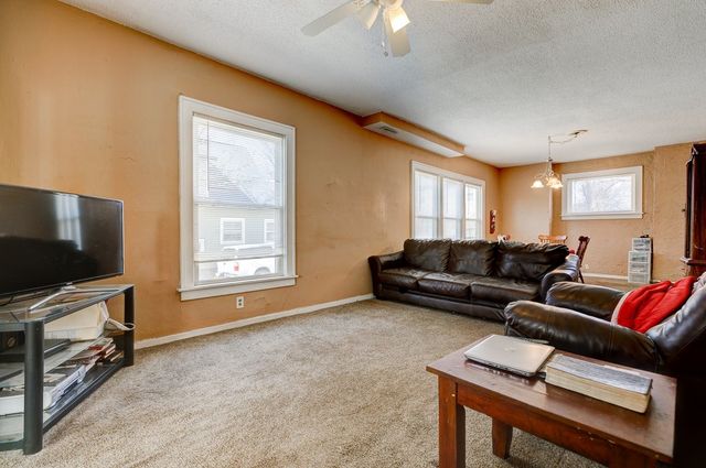 810 E Washington Avenue, Des Moines, IA 50316