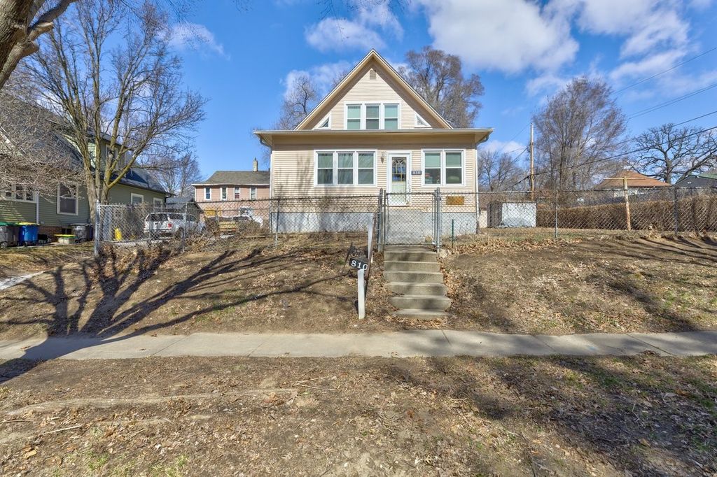 810 E Washington Avenue, Des Moines, IA 50316