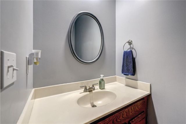 13842 W 110th Street, Lenexa, KS 66215