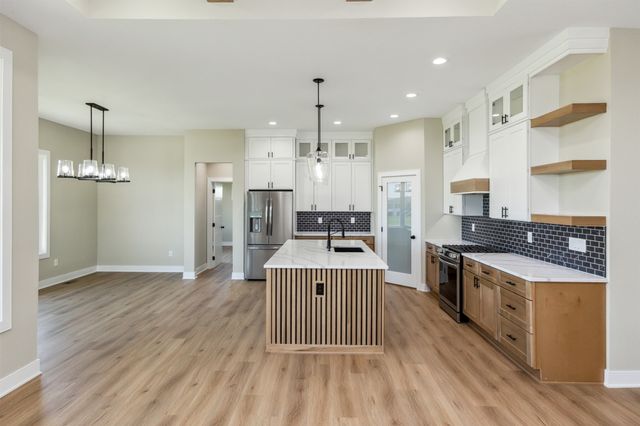 17322 North Valley Drive, Urbandale, IA 50323