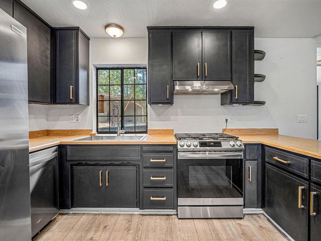 2430 Morrene Dr, Placerville, CA 95667