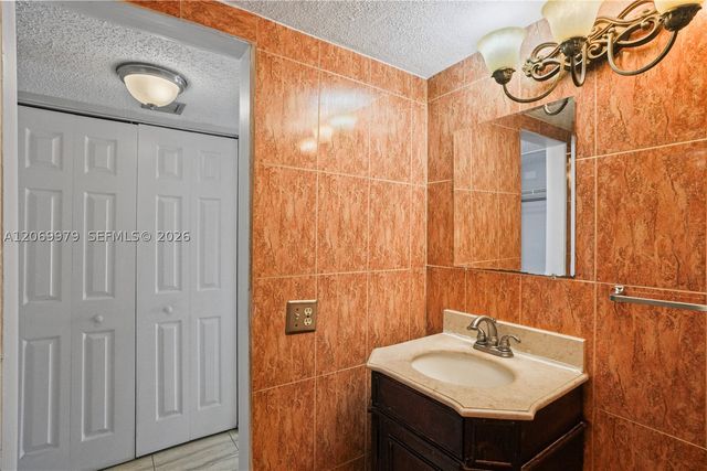 661 N University Dr 1-103, Pembroke Pines, FL 33024