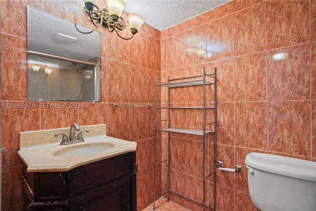 661 N University Dr 1-103, Pembroke Pines, FL 33024