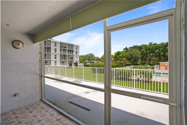 661 N University Dr 1-103, Pembroke Pines, FL 33024