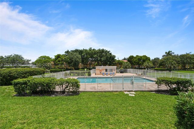 661 N University Dr 1-103, Pembroke Pines, FL 33024