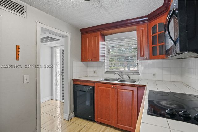 661 N University Dr 1-103, Pembroke Pines, FL 33024