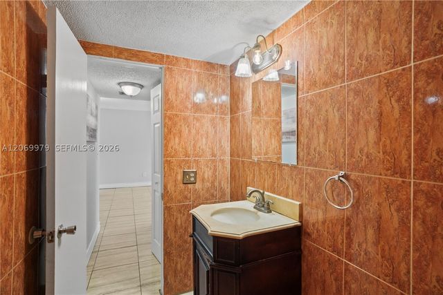 661 N University Dr 1-103, Pembroke Pines, FL 33024