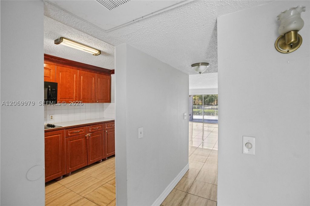 661 N University Dr 1-103, Pembroke Pines, FL 33024